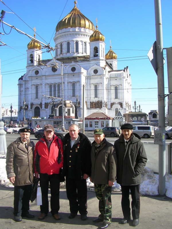 у храма москва