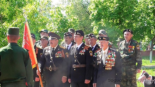 Поисковики Богучарского отряда Память приняли участие в Параде Победы 9 мая 2016 года.