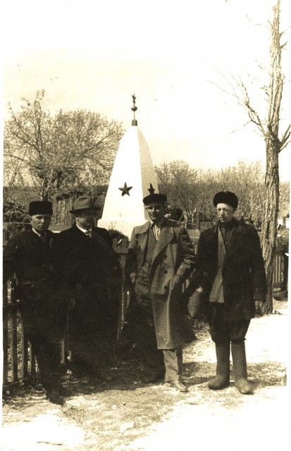 братская могила 1961