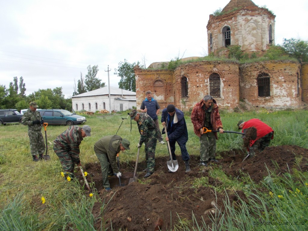 Богучарские поисковики нашли место захоронения священнослужителей в селе Журавка