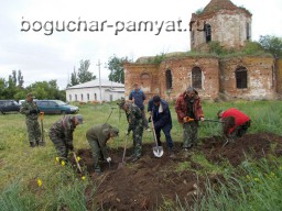 Богучарские поисковики нашли место захоронения священнослужителей в селе Журавка
