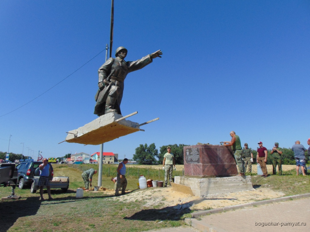 05.08.2020г. начались работы по установке памятника сержанту Кирсанову 1