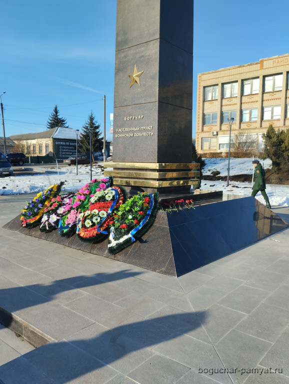 В городе Богучаре торжественно открыли стелу "Населенный пункт воинской доблести"