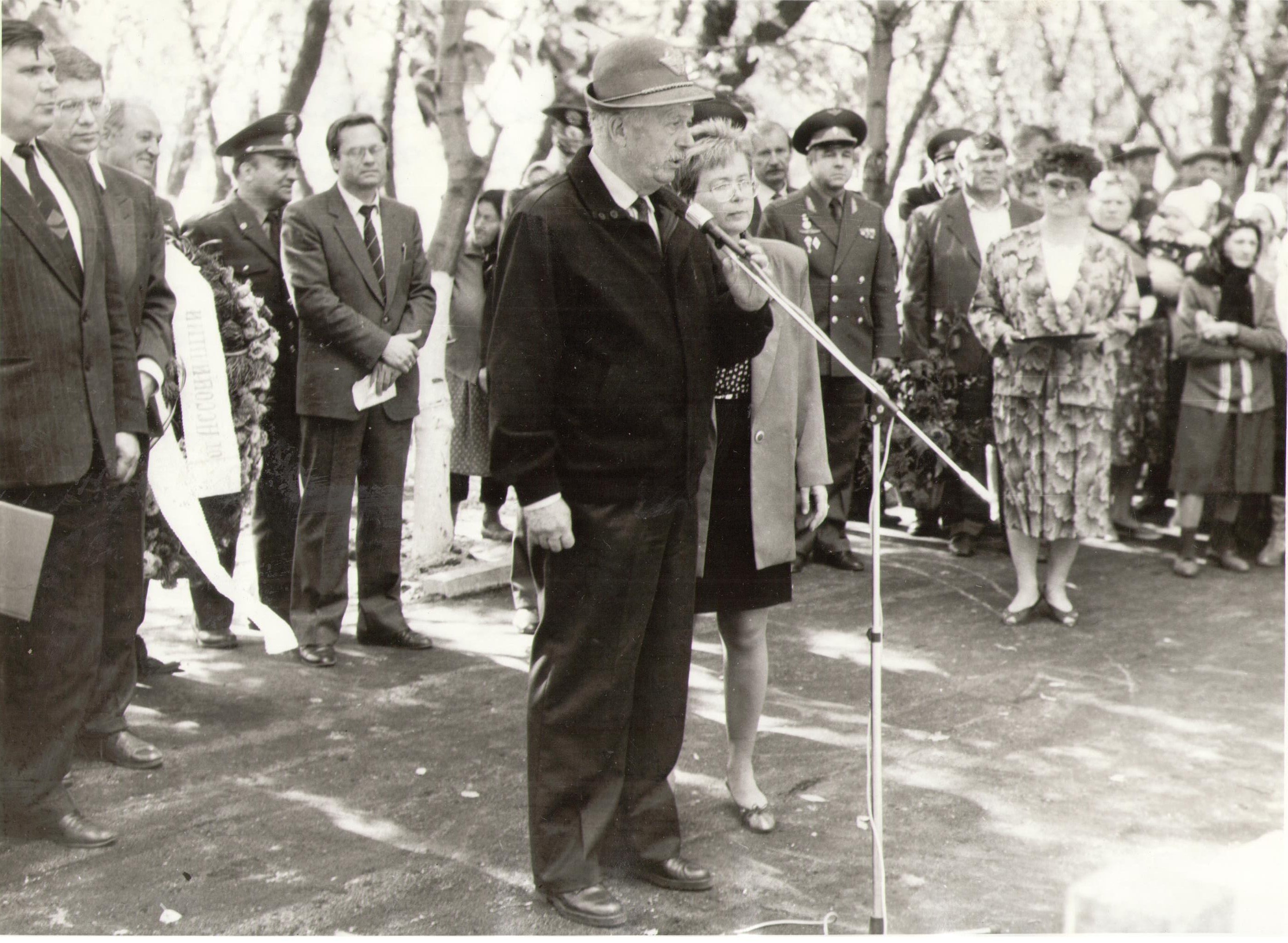 Фотография с захоронения в 1994 году