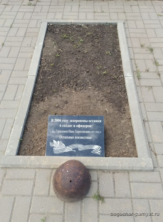 Поисковики отряда &laquo;Память&raquo; установили мемориальные плиты на братской могиле на Северном кладбище 0